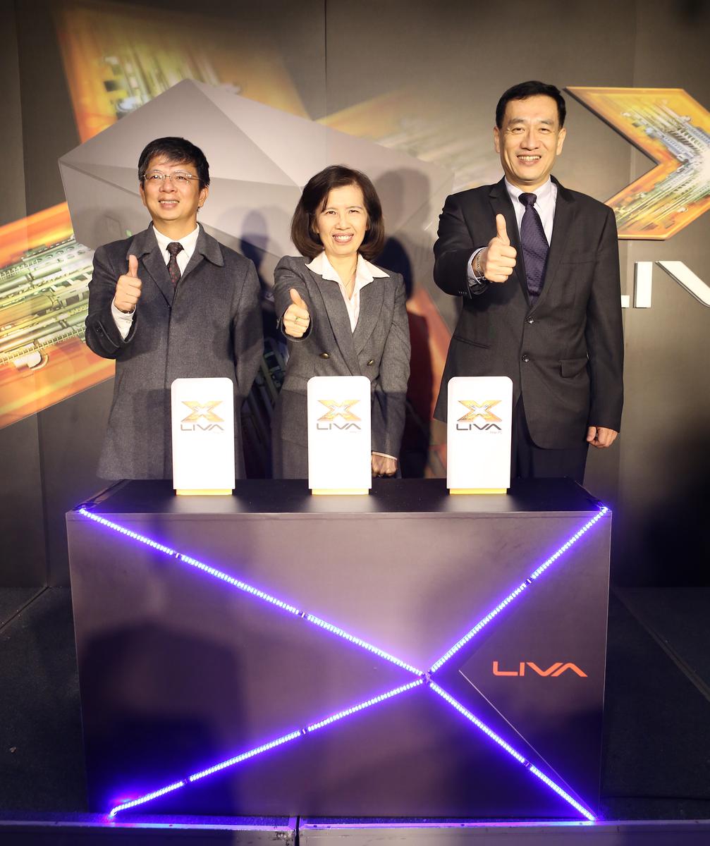 From left to right, ECS GM Sunny Yang, ECS Chairman WY Lin, Intel TW Branch GM Jason LS Chen