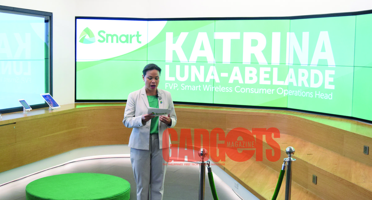 Kat Luna-Abelarde, Smart Wireless Operations Head, introduces Smart’s exciting new offers at the Unbox event held at the new Smart Flagship Store at SM Annex.