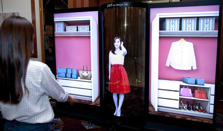 LG Display Unveils World’s First 77-inch Flexible and Transparent OLED Display