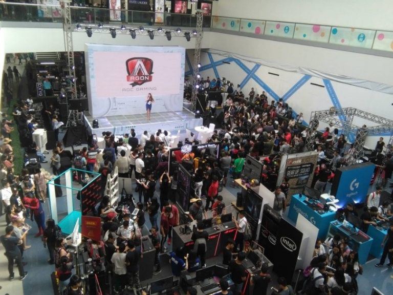 AOC, the number one monitor brand in PH, kicks off SM Cybermonth as major partner