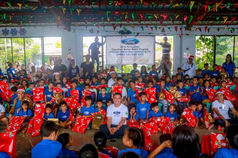 Ford Philippines spreads Christmas cheer in Bulacan