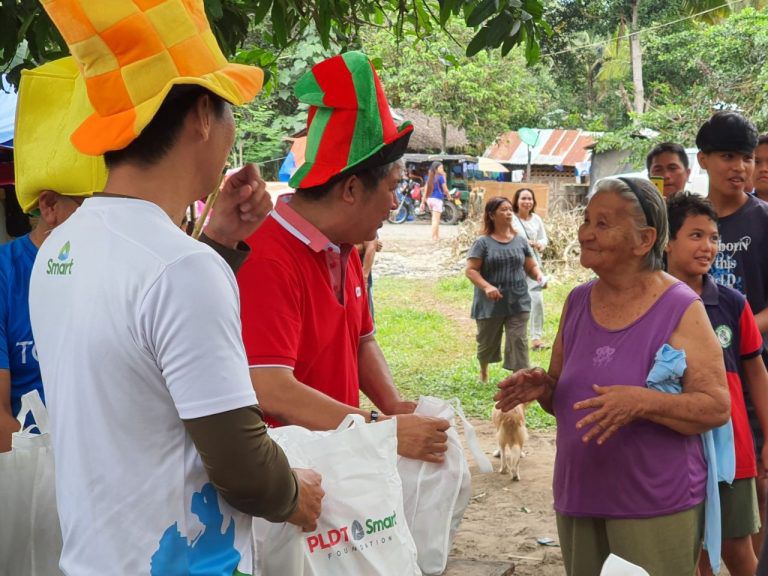 PLDT, Smart employees share blessings with Davao quake victims