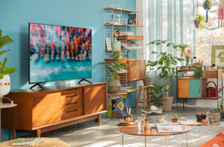 Experience a smarter viewing experience with Samsung’s new TU8000 Crystal UHD TVs