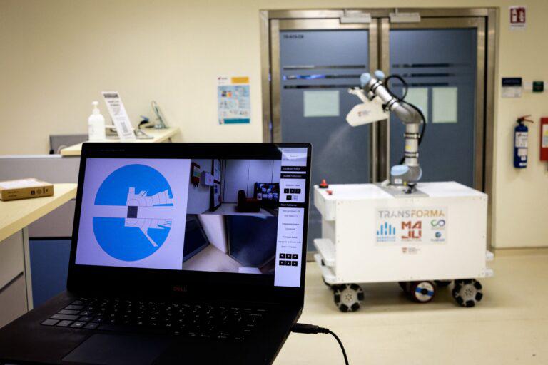 Cobots deployed in health sector minimize human contact