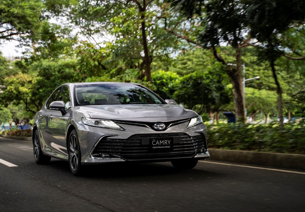 New Toyota Camry HEV launched in PH • Gadgets Magazine