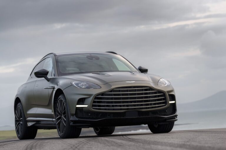 Aston Martin DBX707
