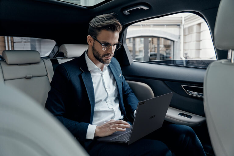 ASUS Business unveils the world’s lightest 14″ OLED business laptop