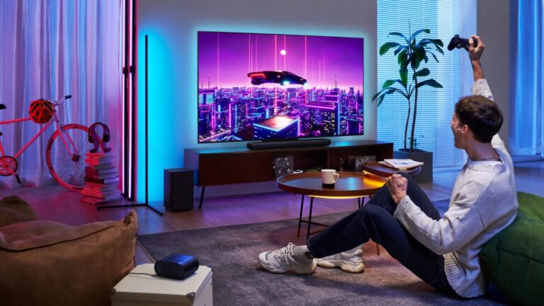 TCL C755