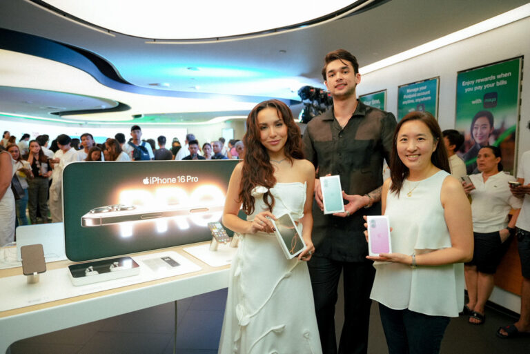 Smart holds ‘unbox the future’ event at iPhone 16 midnight launch