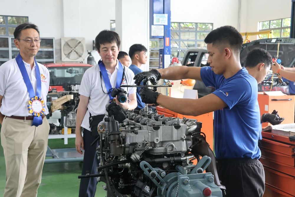 Isuzu Heart and Smile
