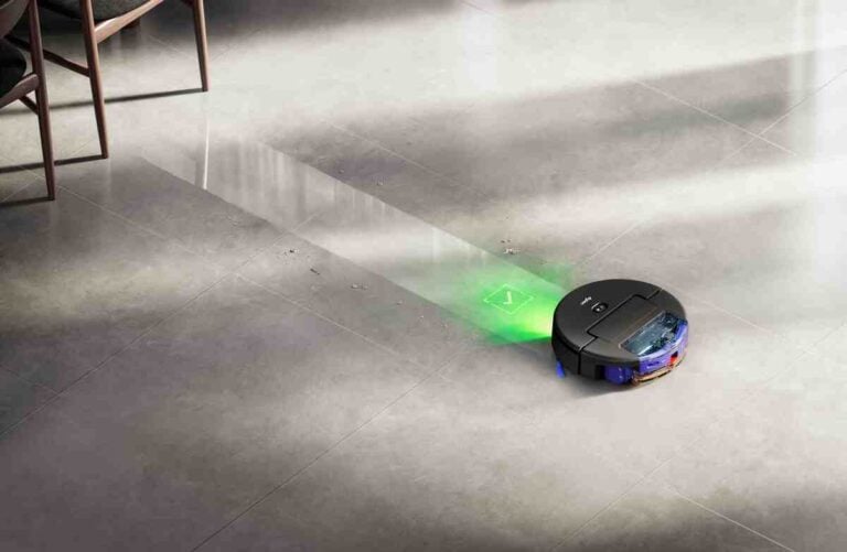 Dyson Spot+Scrub™ Ai: An intelligent robot for wet and dry cleaning