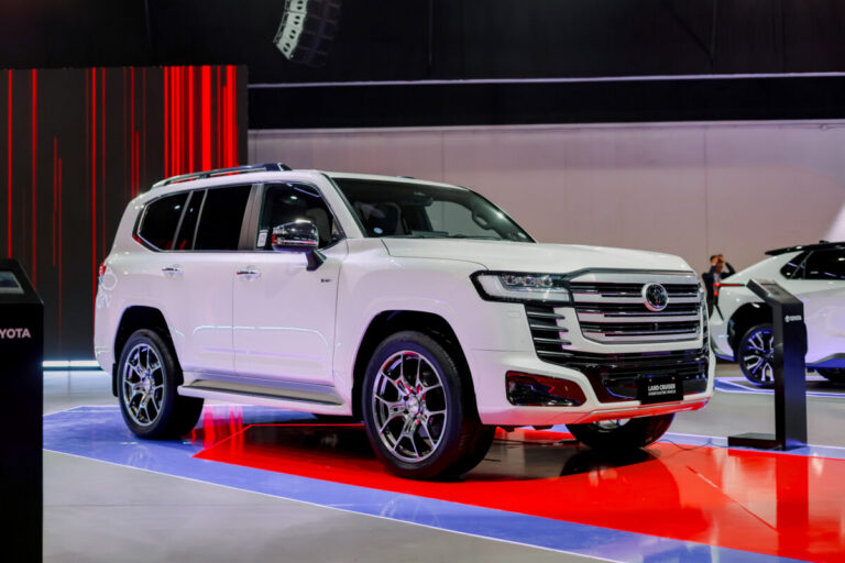 Toyota introduces the Land Cruiser HEV