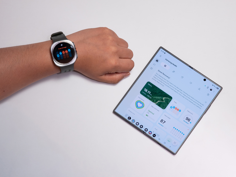 Samsung Galaxy Watch Ultra2 and Watch9